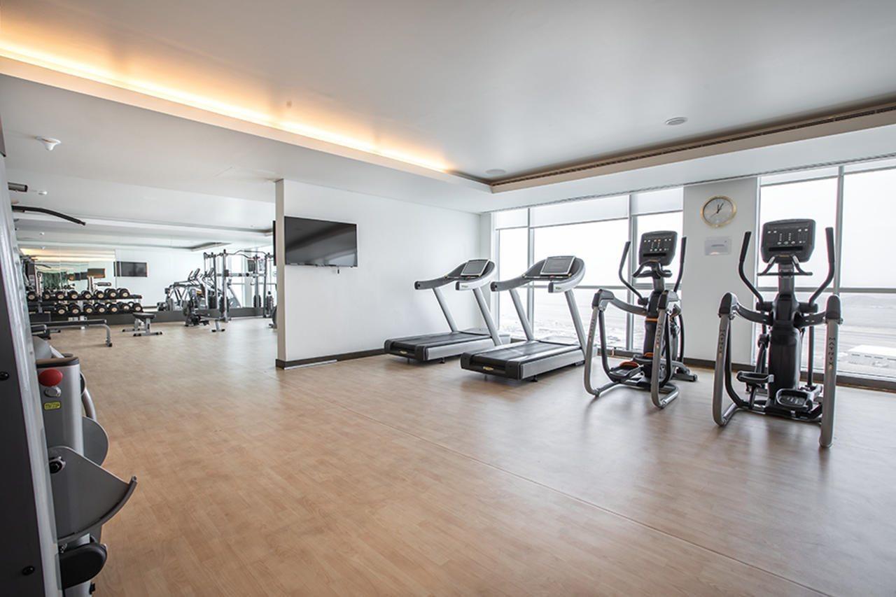 Royal M Al Aqah Beach Resort By Gewan Ngoại thất bức ảnh The gym at the hotel