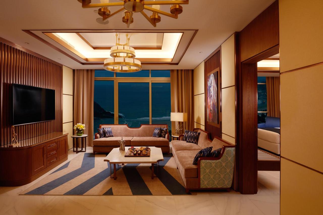 Royal M Al Aqah Beach Resort By Gewan Ngoại thất bức ảnh A suite at the hotel